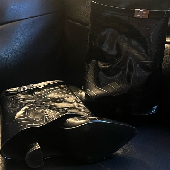 Stylish black PLT boots! - Picture 2 of 3